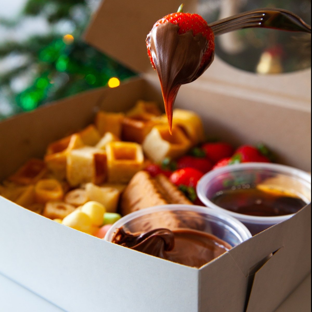 A great combination of fresh fruit, crepes, waffles, cookies, biscoff and chocolate for parties, birthday, season celebration and christmas
